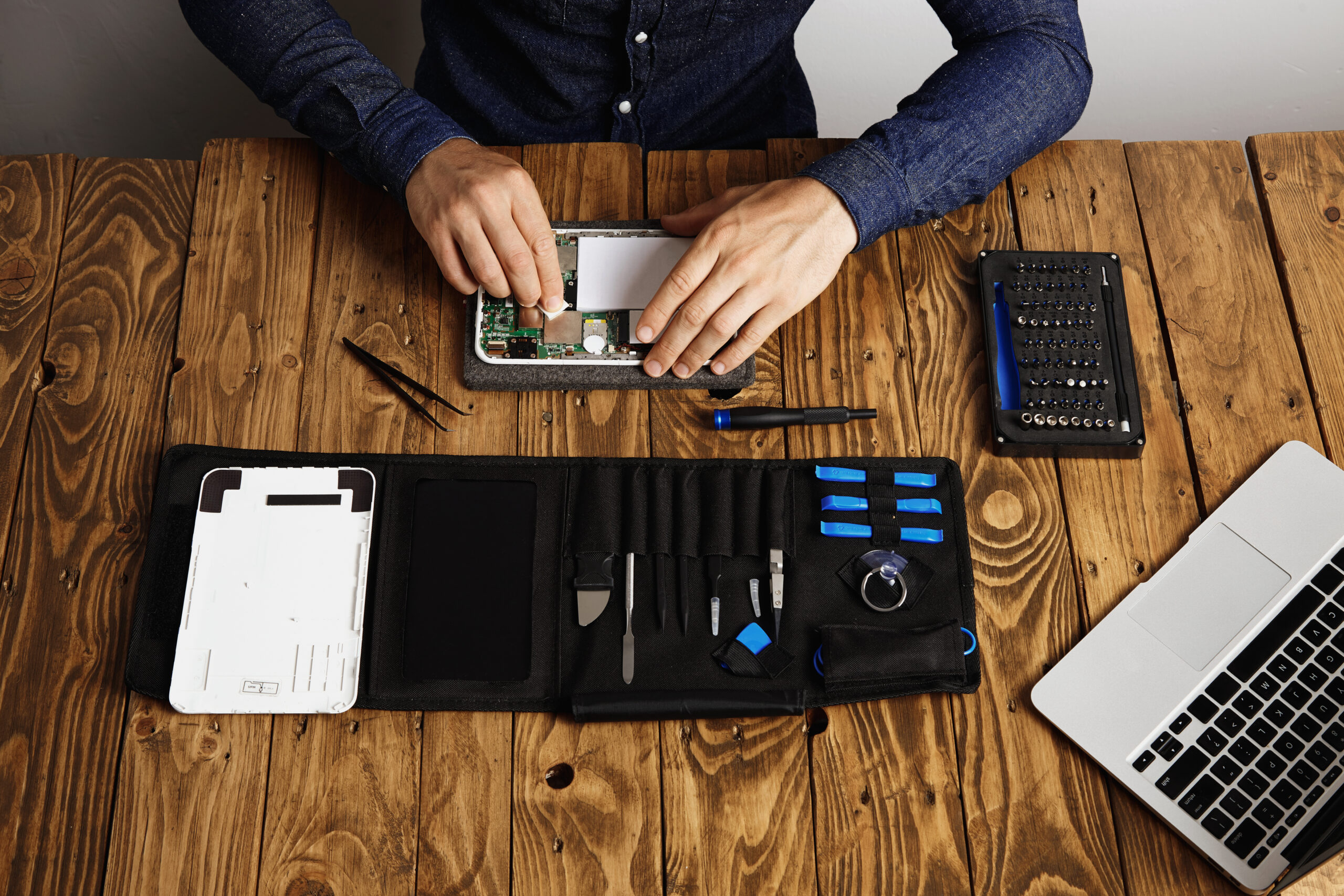 Apple repair at Accurate Technologies